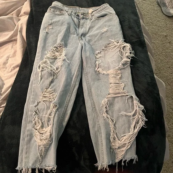 Vintage high wasted Levi’s thrifted - Picture 4 of 5